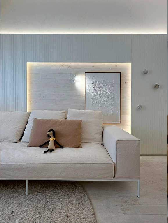 Detalhe da mesa e decoração do consultório